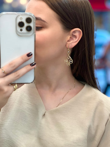 Brinco Modelo Pata Cravejada Zircônia