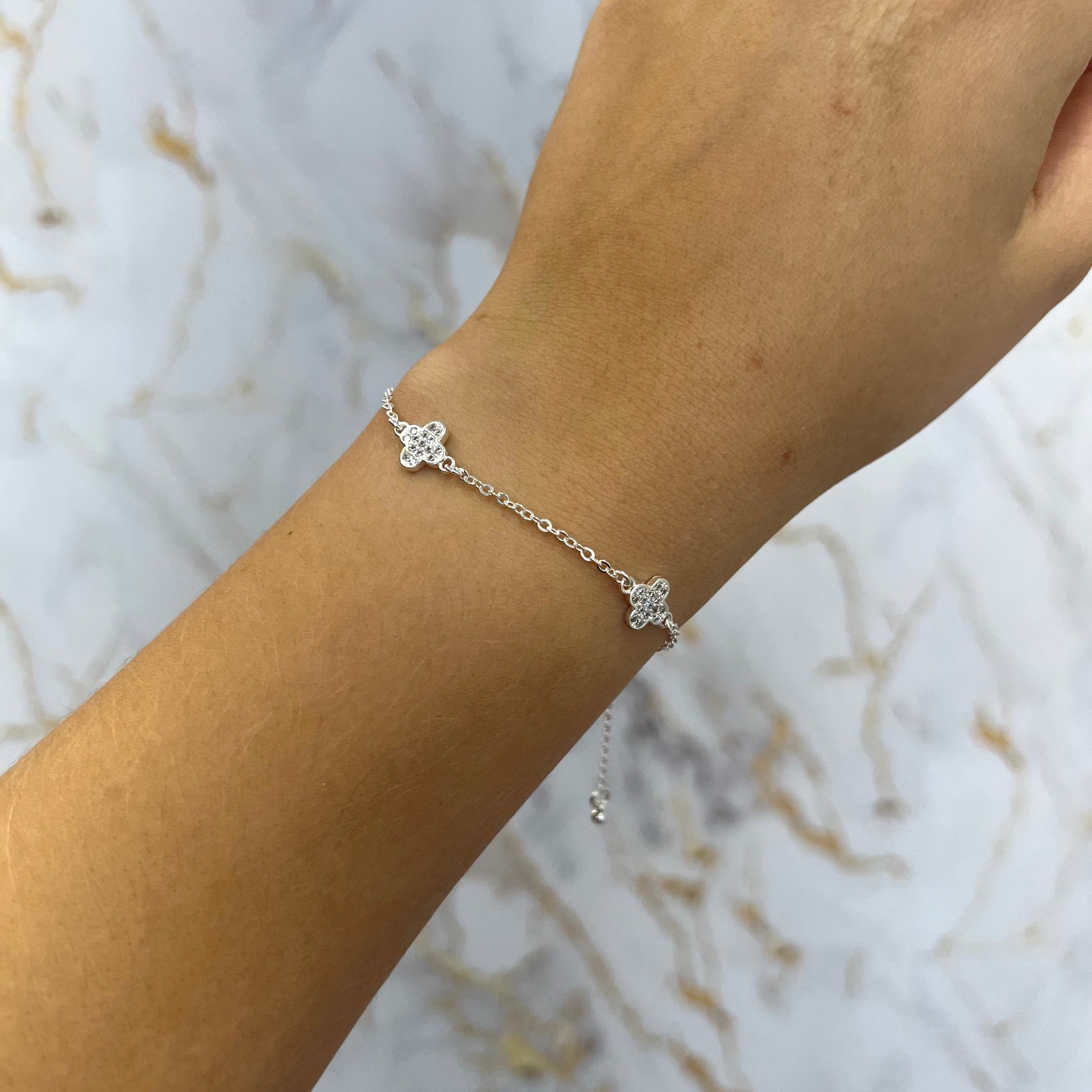 Pulseira Trevo cravejado com Zircônia 18cm