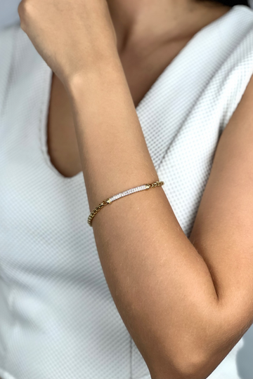 Pulseira Entrelaçada com Placa Cravejada No Centro